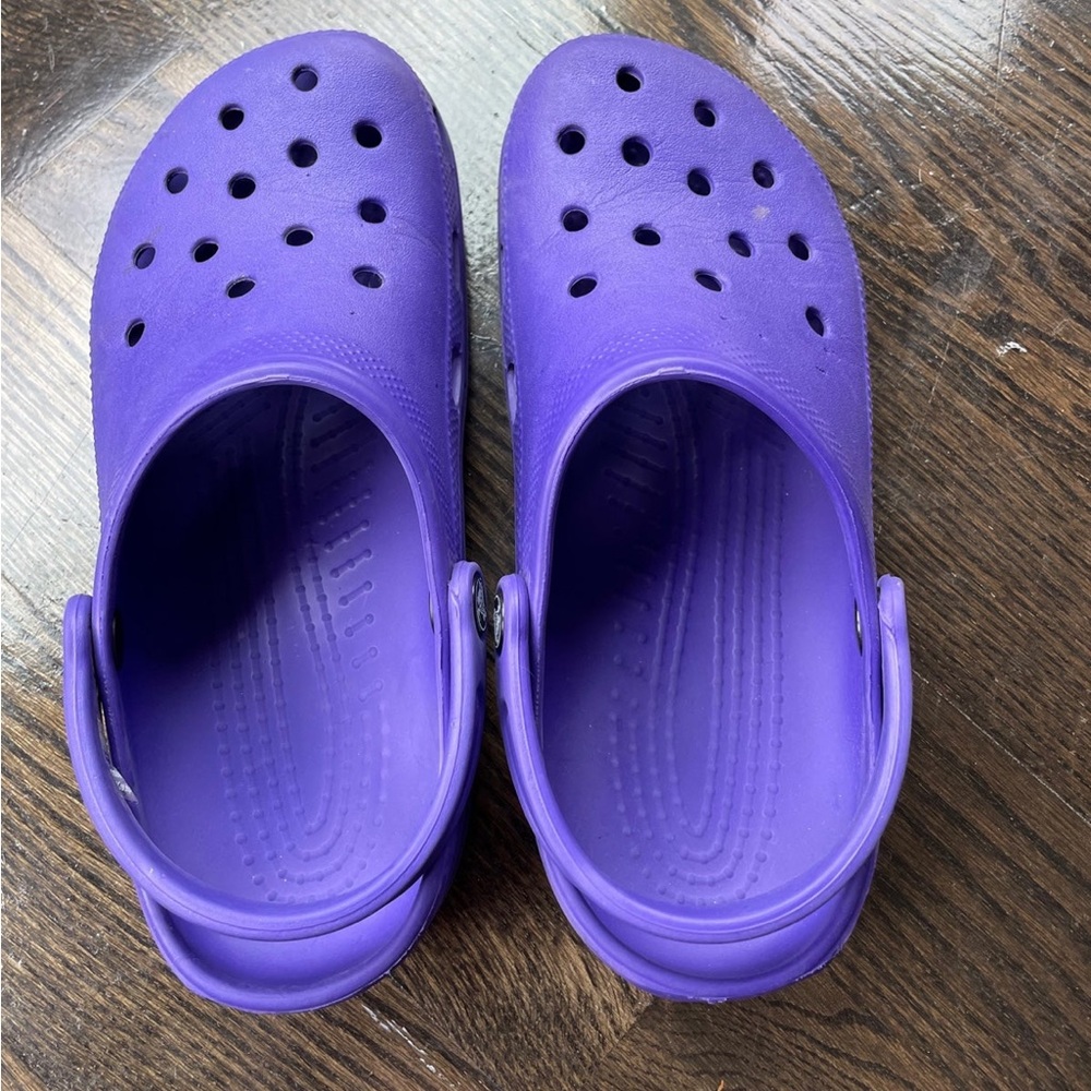Crocs Neon Purple W9 M7